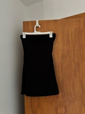 BLACL STRAPLESS BACK OPENING DRESS